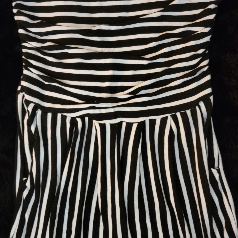 Adorable strapless (L) romper